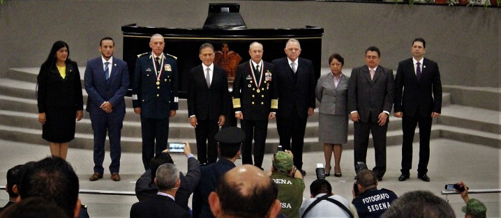 La Sexagésima Cuarta Legislatura del Honorable Congreso del Estado de Veracruz entregó la medalla y diploma Adolfo Ruiz Cortines 2017 a las Secretarías de Marina (SEMAR) y de la Defensa Nacional (SEDENA), por su compromiso con el pueblo de México y particularmente con los veracruzanos.