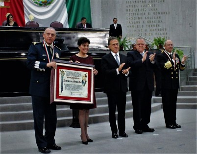 La Sexagésima Cuarta Legislatura del Honorable Congreso del Estado de Veracruz entregó la medalla y diploma Adolfo Ruiz Cortines 2017 a las Secretarías de Marina (SEMAR) y de la Defensa Nacional (SEDENA), por su compromiso con el pueblo de México y particularmente con los veracruzanos. 
