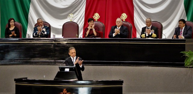 La Sexagésima Cuarta Legislatura del Honorable Congreso del Estado de Veracruz entregó la medalla y diploma Adolfo Ruiz Cortines 2017 a las Secretarías de Marina (SEMAR) y de la Defensa Nacional (SEDENA), por su compromiso con el pueblo de México y particularmente con los veracruzanos. 