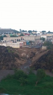 Una vivienda está a punto de colapsar en Río Medio III, en Veracruz, Ver., debido a un deslizamiento de tierra provocado por el reblandecimiento del terreno. 