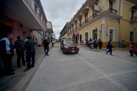 Desde el mediodía de este domingo, se encuentra abierta a la circulación vehicular en las calles Lucio y Xalapeños Ilustres, una vez concluidos los trabajos de reconstrucción de estas arterias del Centro Histórico de la capital del estado.
