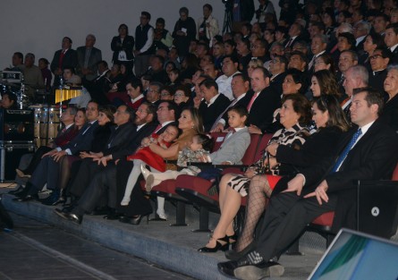 Al evento asistieron funcionarios federales y estatales, así como su familia. 