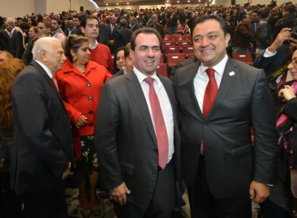 Al evento asistieron funcionarios federales y estatales, así como su familia. 