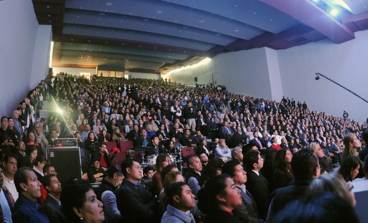 El auditorio Salvador Díaz Mirón fue el escenario donde Américo Zúñiga rindió cuentas favorables a los xalapeños.