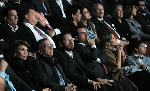 Personalidades de la política y la sociedad xalapeña y veracruzana, como el Arzobispo Hipólito Reyes, Antonio Chedraui, Anilú Ingram, y el Senador Pepe Yunes, acudieron como invitados la 4° Informe de Américo Zúñiga Martínez, como alcalde de Xalapa.