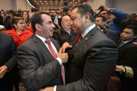 Américo Zúñiga destacó en su discurso, el enorme apoyo del senador Pepe Yunes, gracias a cuyas gestiones se lograron numerosas e importantes obras para la capital veracruzana.