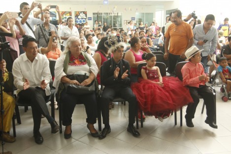 Ronaldo de Jesús Albavera Fernández, fue seleccionado y presentado como Rey Infantil del Carnaval de Veracruz 2018. El alcalde electo, Fernando Yunes Márquez, y su esposa, fueron los encargados de realizar el nombramiento en el CRIVER. 