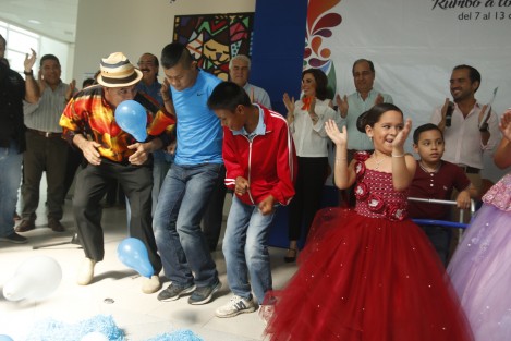 Ronaldo de Jesús Albavera Fernández, fue seleccionado y presentado como Rey Infantil del Carnaval de Veracruz 2018. El alcalde electo, Fernando Yunes Márquez, y su esposa, fueron los encargados de realizar el nombramiento en el CRIVER. 
