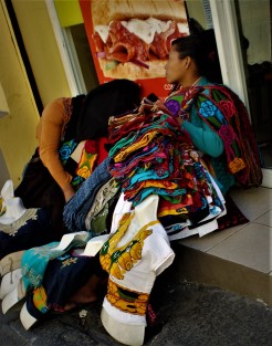 El Ayuntamiento de Xalapa implementará durante todo el mes de diciembre operativos especiales para supervisar la venta de temporada durante las Fiestas Guadalupanas 2017 y la Navidad. 