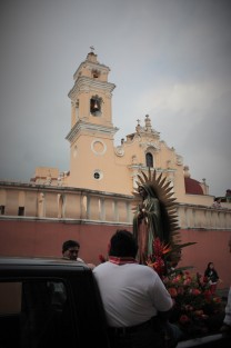 A unos días de la celebración de la Virgen de Guadalupe,ya son numerosas la peregrinaciones hacia los santuarios de La Morenita. Autoridades recomiendan a los conductores ser respetuosos y prudentes.