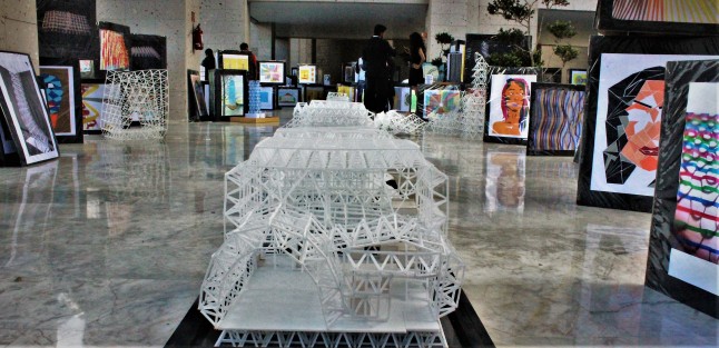 En los pasillos del Palacio Legislativo fue instalada una exposición de estudiantes de Arquitectura.