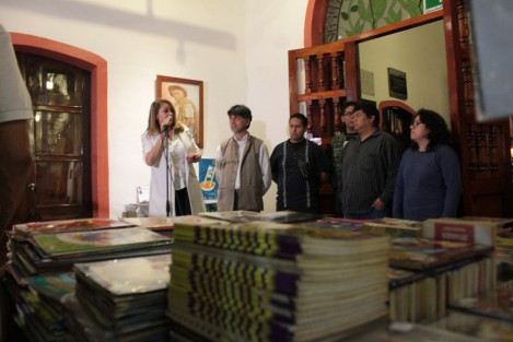 En el Centro Recreativo Xalapeño se inauguró la Primera Feria del Libro de Saldo y Remate, en donde hasta el viernes 8 de diciembre se ofertan libros con grandes descuentos. 