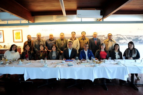 El alcalde Américo Zúñiga Martínez se reunió con integrantes del Consejo de la Crónica Municipal, para agradecer su contribución a la democratización del conocimiento y la promoción de la identidad xalapeña durante los últimos años.
