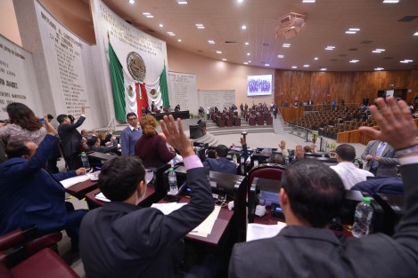 El Pleno de la LXIV Legislatura de Veracruz dio entrada a la iniciativa de decreto -enviada por el Gobernador Miguel Ángel Yunes Linares- que reforma y adiciona diversas disposiciones de la Constitución Política del Estado de Veracruz, con el propósito de eliminar el fuero constitucional para los servidores públicos.