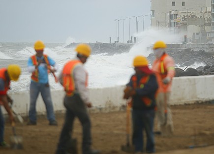 El frente frío número 14 ingresó al Golfo de México provocando descenso en la temperatura, incremento de oleaje y vientos del norte. El puerto fue cerrado a la navegación.