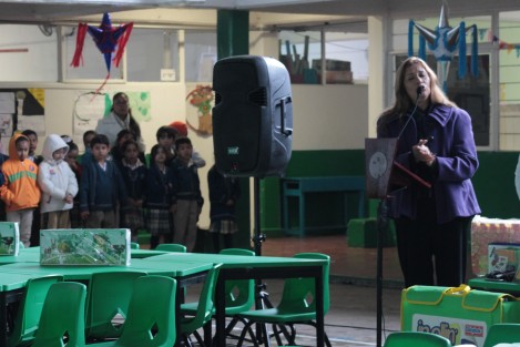 En representación del alcalde Américo Zúñiga, la regidora Nelly Reyes hizo entrega de mobiliario y material didáctico a la escuela Primaria Profr. Luis J. Jiménez, como parte del programa #Alcalde en tu escuela. 