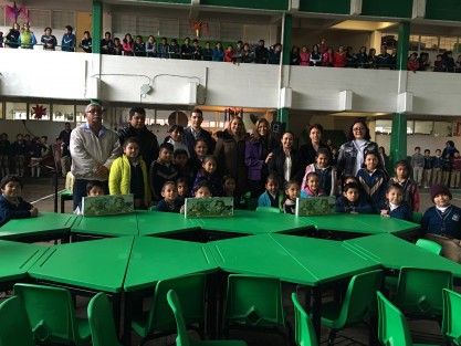 En representación del alcalde Américo Zúñiga, la regidora Nelly Reyes hizo entrega de mobiliario y material didáctico a la escuela Primaria Profr. Luis J. Jiménez, como parte del programa #Alcalde en tu escuela. 