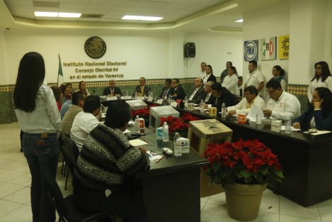 Este viernes se instaló el Consejo Distrital Número IV, en la ciudad de Veracruz,  para la elección federal de diputados, senadores y presidente de la república. Este día iniciaron la primer sesión.