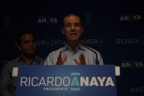 El dirigente nacional del Partido Acción Nacional, Ricardo Anaya,  renunció a su cargo este  sábado con el fin de registrar su aspiración a la candidatura a la presidencia de la República por el  bloque opositor Por  México al Frente. 
