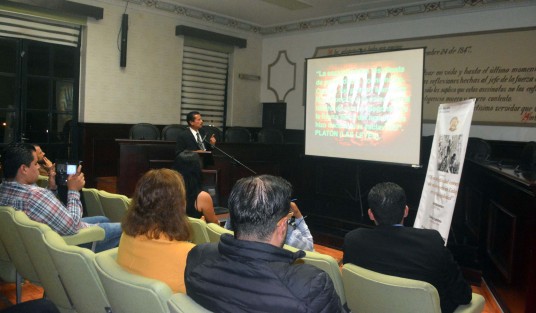 La mano de obra de los esclavos fue fundamental para la creación de los ingenios, trapiches y haciendas de la región y en el desarrollo económico, político y social de Xalapa, afirmó el historiador Gilberto Bermúdez Gorrochotegui en su conferencia Una perspectiva del comercio de esclavos negros en Xalapa, en el período colonial.
