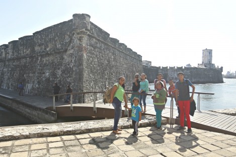 La primera expedición española que llegó a las costas de Veracruz, en 1518, estaba al mando de Juan de Grijalva, quien desembarcó en un islote al que bautizó con el nombre de San Juan de Ulúa; San Juan por ser 24 de junio –día de San Juan Bautista-, y Ulúa porque creyó oír pronunciar a los naturales que ahí se encontraban las palabras de úlua o colúa. 