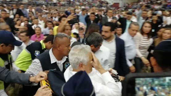 Durante el evento del  IV Informe de Gobierno del alcalde de Boca del Río, el Secretario de  Seguridad Pública, Jaime Téllez Marié, se desmayó, al parecer por la presión, o quizá  no desayunó. 