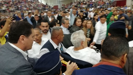 Durante el evento del  IV Informe de Gobierno del alcalde de Boca del Río, el Secretario de  Seguridad Pública, Jaime Téllez Marié, se desmayó, al parecer por la presión, o quizá  no desayunó. 