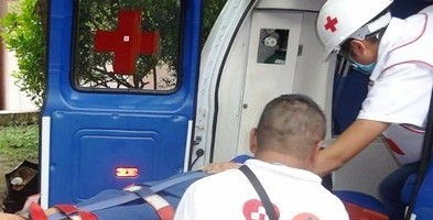 Una mujer embarazada  se dirigía a su casa,  cuando se le reventó la fuente y dio a luz a un bebé, justo en la tienda ubicada frente al DIF municipal.
