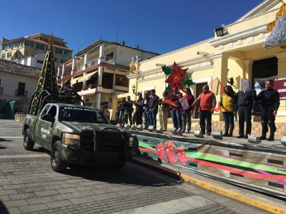 Autoridades municipales encabezadas por el alcalde Marcos Romero Sánchez, dieron el banderazo de arranque al operativo Guadalupe-Reyes, implementado durante el periodo vacacional de invierno, en el que participan todas las dependencias de Seguridad Pública, Protección Civil y cuerpos de auxilio. 