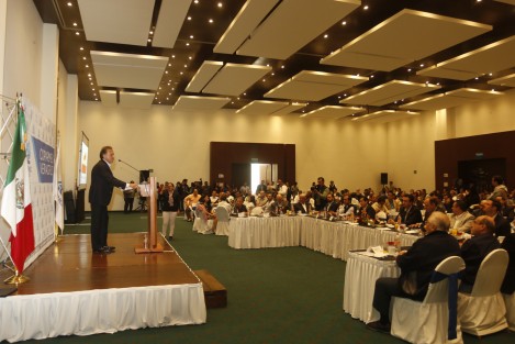 Durante su discurso en la reunión de COPARMEX, el gobernador Miguel Ángel Yunes Linares dijo a los empresarios que el 30 de enero será un día de muy buenas noticias para los veracruzanos, esto en referencia al parecer de inversiones en materia energética.También se vanaglorió de próxima apertura de ampliación del puerto, obra que como es conocido, es federal.  