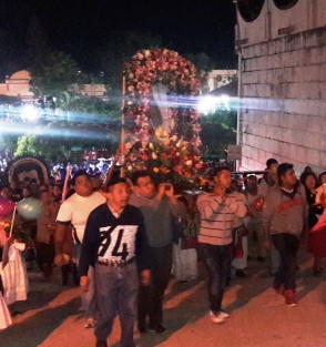 Miles de feligreses papantecos, se dieron cita para celebrar a la virgen de Guadalupe, asimismo para agradecer y cumplir diversas peticiones que por obra de la fe, La Morenita del Tepeyac; les ha concedido.