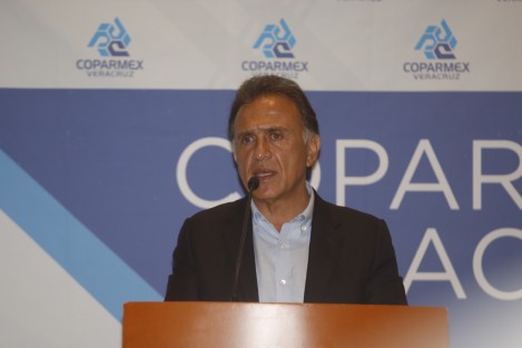Durante su discurso en la reunión de COPARMEX, el gobernador Miguel Ángel Yunes Linares dijo a los empresarios que el 30 de enero será un día de muy buenas noticias para los veracruzanos, esto en referencia al parecer de inversiones en materia energética.También se vanaglorió de próxima apertura de ampliación del puerto, obra que como es conocido, es federal. 