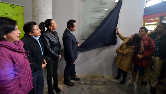 El alcalde de Xalapa, Américo Zúñiga, en compañía de funcionarios municipales y estatales, inauguró el Laboratorio de Innovación de Xalapa LABIX, tercero en su tipo en el país, y primero en el estado. 