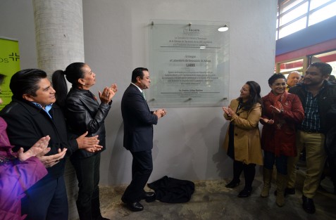 El alcalde de Xalapa, Américo Zúñiga, en compañía de funcionarios municipales y estatales, inauguró el Laboratorio de Innovación de Xalapa LABIX, tercero en su tipo en el país, y primero en el estado. 