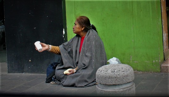 El modus vivendi de la indigencia genera en algunos casos más recursos que algunos empleos. Desgraciadamente hay quienes aprovechan la buena fe de otros.