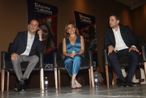 Los legisladores del PAN, Marijose Gamboa, Bingen Rementería y Juan Manuel Unanue, llevaron a cabo su primer informe de labores legislativas, en el cual recurrieron al discurso de cambio, reiterando en saqueo que realizó la pasada administración estatal.