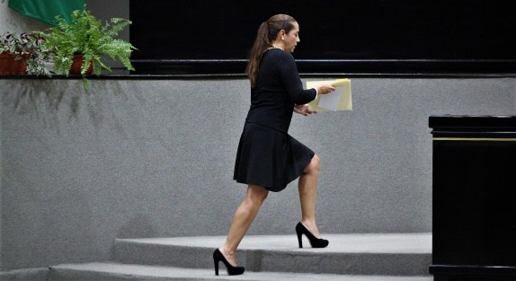 La diputada del Grupo Legislativo del Partido Acción Nacional (PAN) Cinthya Lobato Calderón presentó una iniciativa de reforma a la Ley Orgánica del Poder Legislativo del Estado que tiene como fin crear el Centro de Estudios e Investigaciones Legislativas