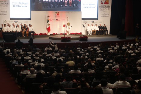 El alcalde de Veracruz, Ramón Poo Gil rindió su cuarto y último informe de la actual administración municipal, en donde destacó los resultados en materia de infraestructura, fomento al empleo, becas, seguridad, sustentabilidad, vivienda, Centro Histórico e igualdad de género. 