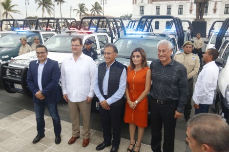 En su discurso, Miguel Ángel Yunes Linares informó que en próximos meses se instalarán 6 mil 547 cámaras en todo el estado, se remodelará y reequipará el C4 de Xalapa, y se construirá el C5 en la zona conurbada de Veracruz-Boca del Río. 