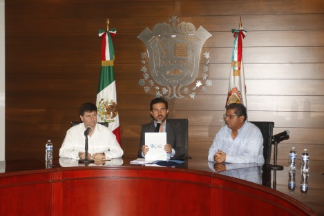 El alcalde de Boca del Río, Miguel Ángel Yunes Marquez, firmó el convenio de conformación de empresa mixta por 30 años con la empresa española ACCIONA.  El organismo encargado de operar el suministro de agua potable y drenaje se llamará Compañía de Agua de Boca del Río.