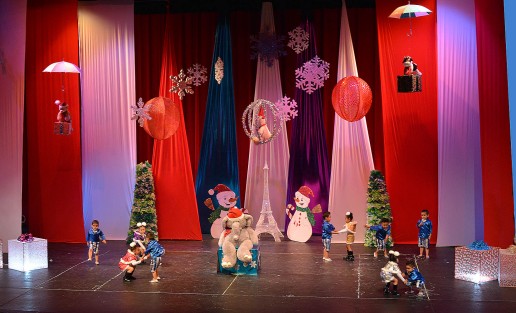 Alumnos del preescolar Petits Sages al igual que otras instituciones escolares realizaron su festival navideño en la sala grande del Teatro del Estado General Ignacio de la Llave.