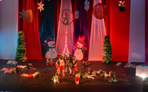 Alumnos del preescolar Petits Sages al igual que otras instituciones escolares realizaron su festival navideño en la sala grande del Teatro del Estado General Ignacio de la Llave.