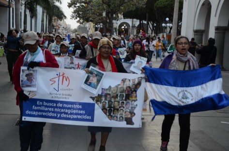  El equipo pastoral Hermanos en el Camino y el Colectivo Solecito, acompañaron a la XIII Caravana de Madres Centroamericanas que buscan a sus familiares desaparecidos en el Zócalo de la Ciudad de Veracruz. 