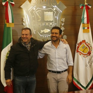 Pese a andarse promocionando en todo el estado desde hace tiempo, Miguel Ángel Yunes Márquez, a pregunta sobre si buscará la candidatura a la gubernatura, declaró que se le hace <em>totalmente irresponsable lo que hacen otros en este sentido, cuando ya están hablando cuando no hay ni siquiera convocatorias, primero déjenme ver si siquiera soy elegible</em>.  