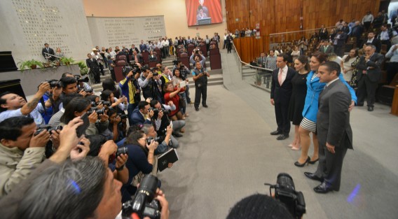 Por mayoría de votos, el Pleno de la LXIV Legislatura aprobó el Acuerdo de la Junta de Coordinación Política (JUCOPO), por el que se nombra a los ciudadanos Estrella Alhely Iglesias Gutiérrez, Luisa Samaniego Ramírez, Roberto Alejandro Pérez Gutiérrez y Pedro José María García Montañez como magistrados del Tribunal Estatal de Justicia Administrativa.