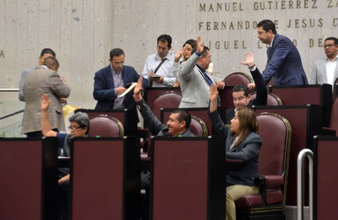 Las diputadas y diputados de la LXIV Legislatura de Veracruz aprobaron el dictamen de decreto que reforma diversas disposiciones de la Ley de Obras Públicas y Servicios Relacionados con ellas, con lo que se incluye la obligación, tanto para los servidores públicos como para los particulares, de atender y alimentar los sistemas de control establecidos en la Ley General de Responsabilidades Administrativas.