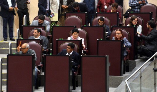 Diputados de MORENA votaron en contra del nombramiento de los magistrados del Tribunal Estatal de Justicia Administrativa debido a sus ligas con funcionarios. José García Montañez  fue secretario de Yunes Linares y Luisa Samaniego es allegada a Edel Álvarez, entre otros señalamientos. 