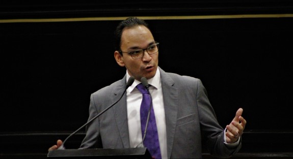 De lo más discutido en la sesión de el martes en el Congreso del Estado fue la ley interna para sancionar a diputados ue no  permanezcan en sus curules o estén distraidos. 