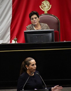 De lo más discutido en la sesión de el martes en el Congreso del Estado fue la ley interna para sancionar a diputados ue no  permanezcan en sus curules o estén distraidos. 