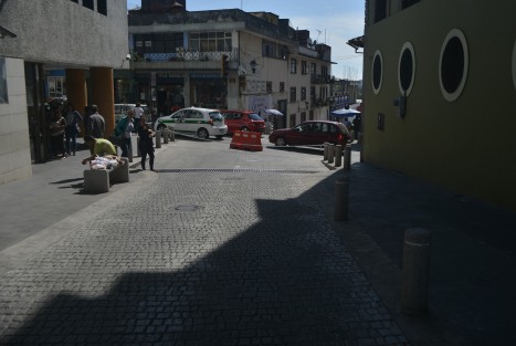 Fueron colocadas cadenas en la calle Leandro Valle de Xalapa; según comentan agentes de tránsito así como trabajadores,la misma se volverá peatonal. 